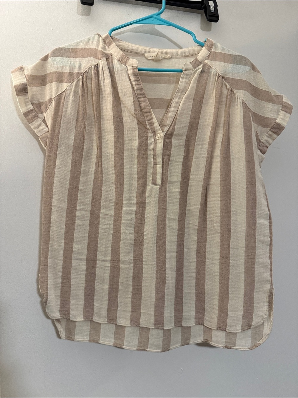 Relaxed Stripe Split-Neck Blouse in Cream and Tan